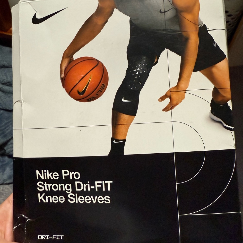 Nike pro strong dri-fit knee sleeve